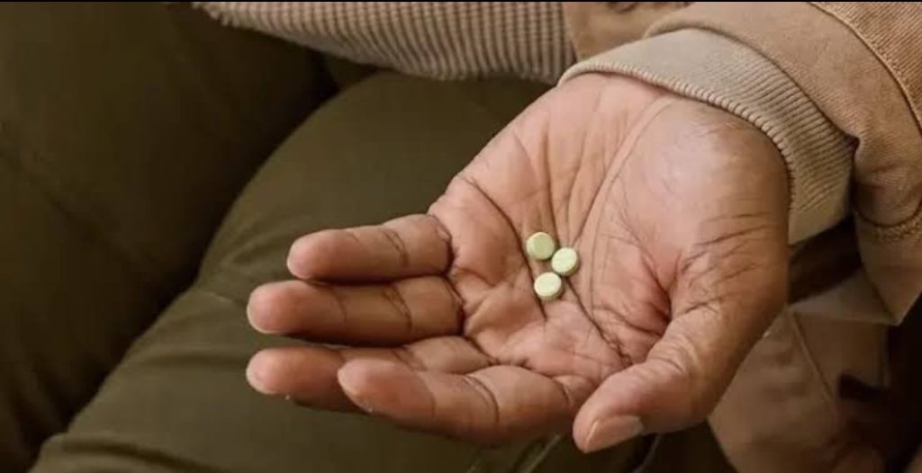 ശ്വാസംമുട്ടലിന്റെ മരുന്നിൽ മൊട്ടുസൂചി കണ്ടെത്തി; നടപടിയെടുത്ത് ആരോഗ്യവകുപ്പ്