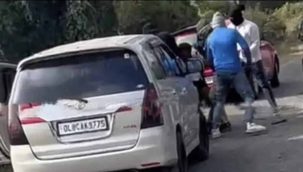 മൈസൂരുവിൽ മലയാളി വ്യവസായിയെ ആക്രമിച്ച് കാറും പണവും കവർന്നു