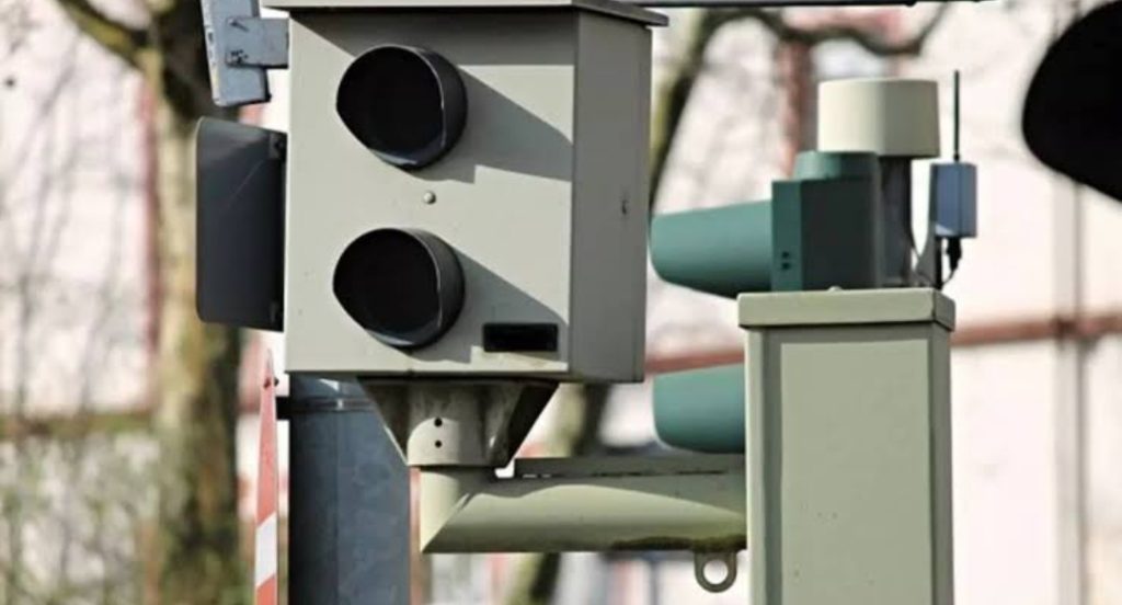 ഗതാഗത നിയമലംഘകർക്ക് മുന്നറിയിപ്പ്; സംസ്ഥാന, ദേശീയ ഹൈവേകളിൽ എഐ കാമറകൾ സ്ഥാപിക്കും