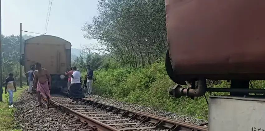 ഓടിക്കൊണ്ടിരുന്ന ട്രെയിനിന്റെ ബോഗികള് വേര്പെട്ടു