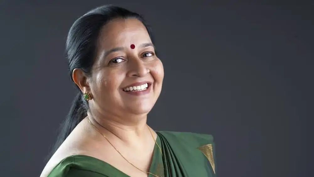 ഉമ തോമസിനെ വെന്റിലേറ്ററില്‍ നിന്നും മാറ്റി; ഐസിയുവില്‍ തുടരും