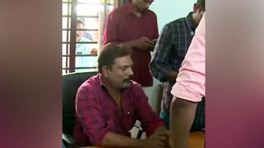 3,000 കൈക്കൂലി വാങ്ങുന്നതിനിടെ വില്ലേജ് ഓഫീസർ പിടിയിൽ; മുമ്പും സമാന കേസിൽ പ്രതി