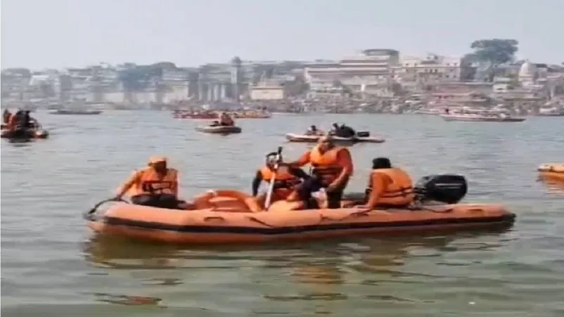 ഗംഗാ നദിയില് ബോട്ടുകള് കൂട്ടിയിടിച്ച് അപകടം; 60 പേരെ രക്ഷപ്പെടുത്തി