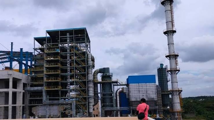 മാലിന്യ പ്ലാന്റിൽ യന്ത്രം പ്രവർത്തിപ്പിക്കുന്നതിനിടെ അപകടം; ഒരു മരണം, നാല് പേർക്ക് പരുക്ക്