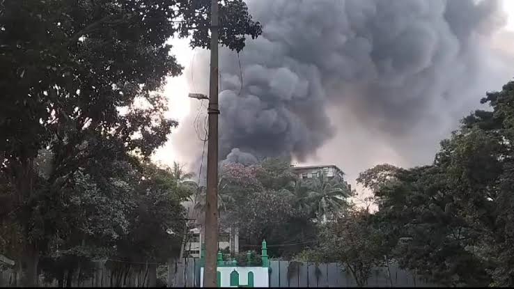 കെമിക്കൽ ഫാക്ടറി ഗോഡൗണിൽ തീപിടുത്തം; നിരവധി സാധനങ്ങൾ കത്തിനശിച്ചു