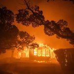 ലോസ് ആഞ്ജലിസിൽ കാട്ടുതീ; അഞ്ച് മരണം, മുപ്പതിനായിരത്തിലേറെപ്പേരെ ഒഴിപ്പിച്ചു