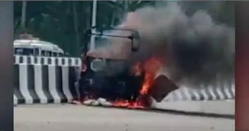 ഓടിക്കൊണ്ടിരുന്ന ഓട്ടോ പൂര്ണ്ണമായും കത്തി നശിച്ചു