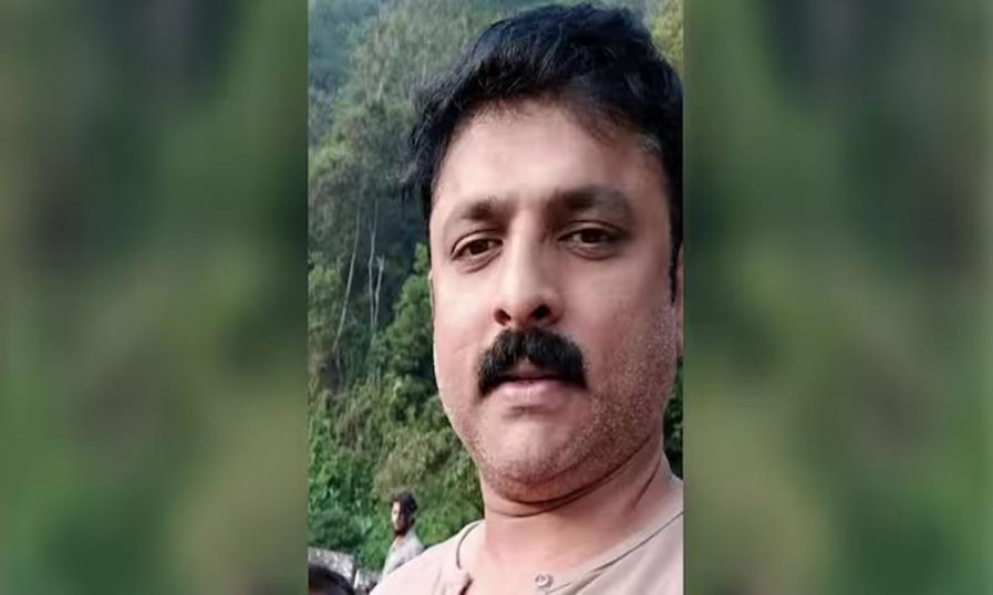 തൃശ്ശൂരില്‍ നാടകോത്സവത്തിനിടെ സുഹൃത്ത് പിടിച്ചു തള്ളിയ കായികാധ്യാപകന്‍ വീണുമരിച്ചു