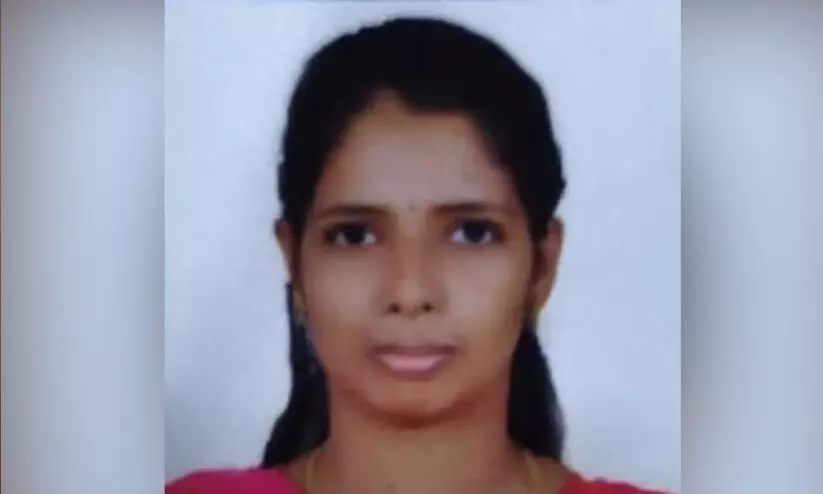 അഞ്ച് വര്‍ഷം ജോലി ചെയ്തിട്ടും സ്‌കൂള്‍ ശമ്പളം നല്‍കിയില്ല; മനംനൊന്ത് അധ്യാപിക തൂങ്ങി മരിച്ചു