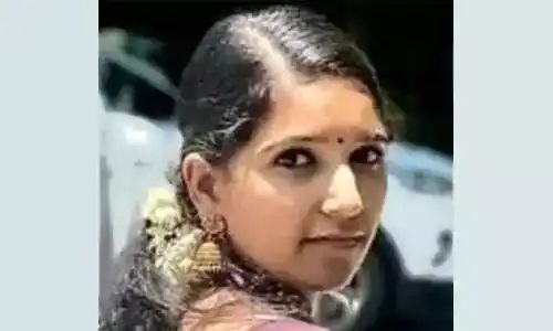 ബൈക്ക് ബസില്‍ തട്ടി അപകടം; യുവതിക്ക് ദാരുണാന്ത്യം