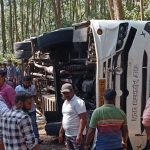 മൂന്നാറില്‍ ടൂറിസ്റ്റ് ബസ് മറിഞ്ഞ് അപകടം; രണ്ട് മരണം