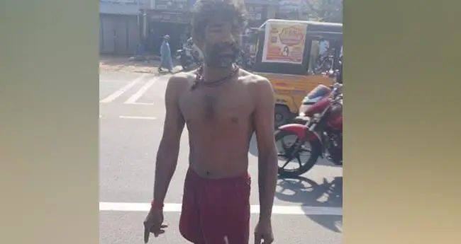 സൗജന്യമായി ആട്ടിറച്ചി നല്‍കിയില്ല; മൃതദേഹം മാന്തിയെടുത്ത് കടയ്ക്ക് മുന്നിലിട്ടു