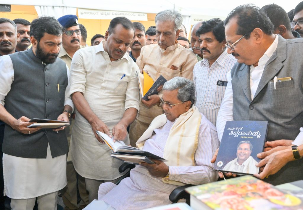 നിയമസഭാ പുസ്തകോത്സവത്തിന് തുടക്കമായി