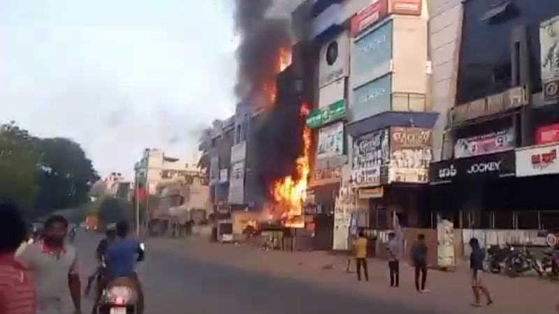 എടിഎം കിയോസ്കിൽ വൻ തീപിടുത്തം;16 ലക്ഷം രൂപ കത്തിനശിച്ചു