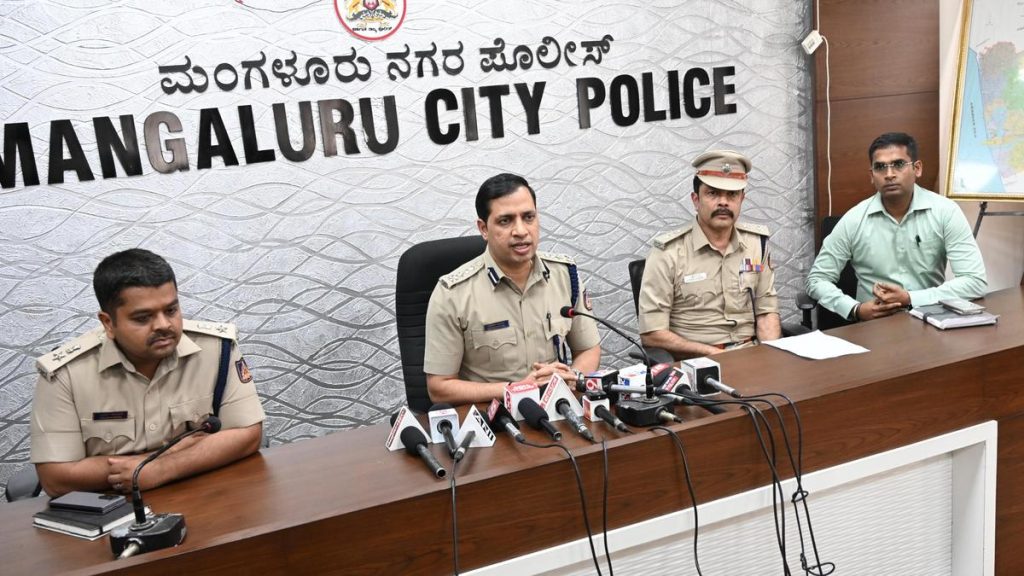 119 കിലോ കഞ്ചാവുമായി രണ്ട് മലയാളികൾ അടക്കം നാലുപേർ അറസ്റ്റിൽ