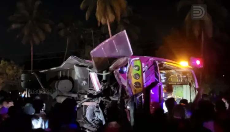 പുത്തനത്താണിയില്‍ ബസ് മറിഞ്ഞ് 18 പേര്‍ക്ക് പരുക്ക്