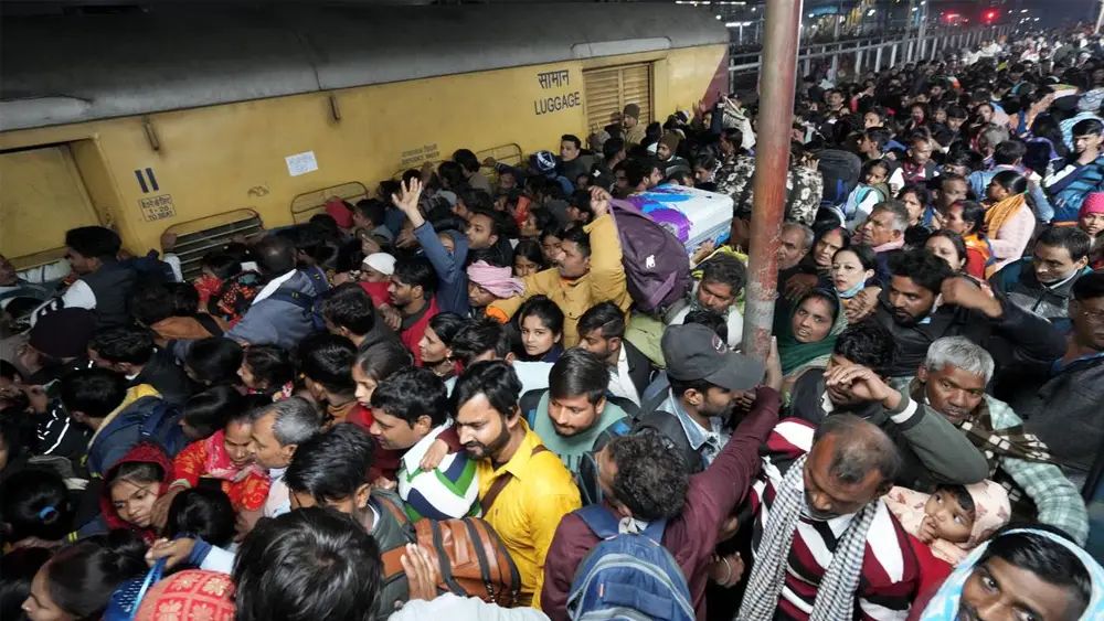 ഡല്‍ഹി റെയില്‍വേ സ്റ്റേഷനില്‍ ഉണ്ടായ അപകട ദൃശ്യങ്ങള്‍ നീക്കം ചെയ്യണം; നിര്‍ദേശവുമായി കേന്ദ്രസര്‍ക്കാര്‍