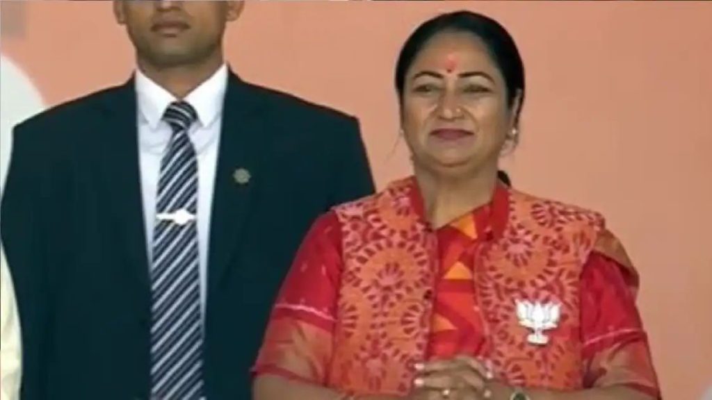 മുഖ്യമന്ത്രിയായി സത്യപ്രതിജ്ഞ ചെയ്ത് രേഖ ഗുപ്ത