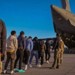 അനധികൃത കുടിയേറ്റം; ഇന്ത്യക്കാരുമായുള്ള ആദ്യ യുഎസ് വിമാനം അമൃത്സറില്‍ എത്തി