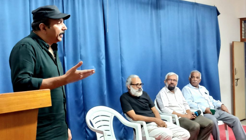 നളിനകാന്തി പ്രദർശിപ്പിച്ചു