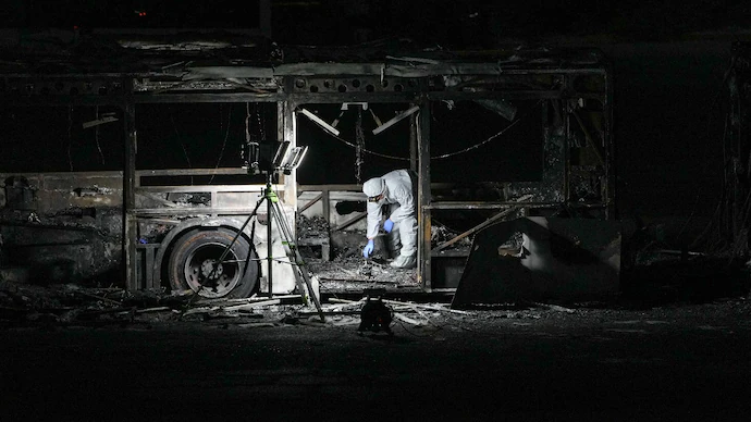 ഇസ്രയേലിൽ മൂന്ന് ബസുകളിൽ സ്ഫോടന പരമ്പര; ഭീകരാക്രമണമെന്ന് സംശയം