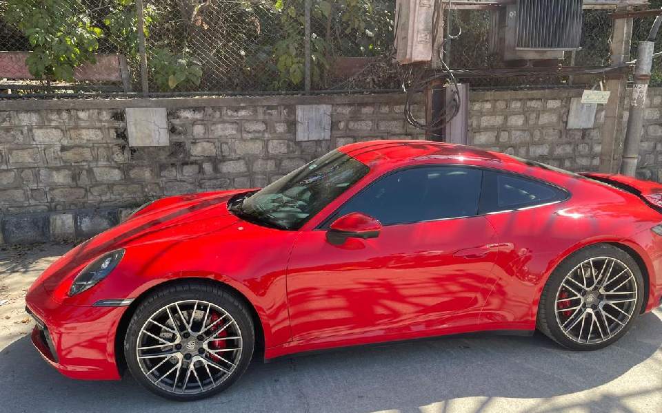 നികുതി അടച്ചില്ല; ബെംഗളൂരുവിൽ 30 ആഡംബര കാറുകൾ പിടിച്ചെടുത്തു