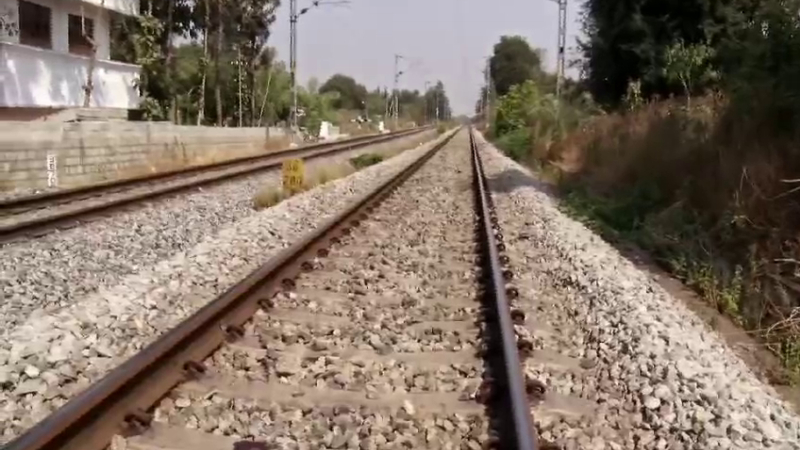 റെയിൽവേ ട്രാക്കിൽ മൂന്ന് തൊഴിലാളികളെ മരിച്ച നിലയിൽ കണ്ടെത്തി