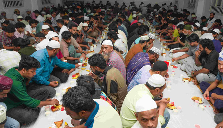 ഒരുമയുടെ സന്ദേശവുമായി ഇഫ്താര്‍ സംഗമങ്ങള്‍