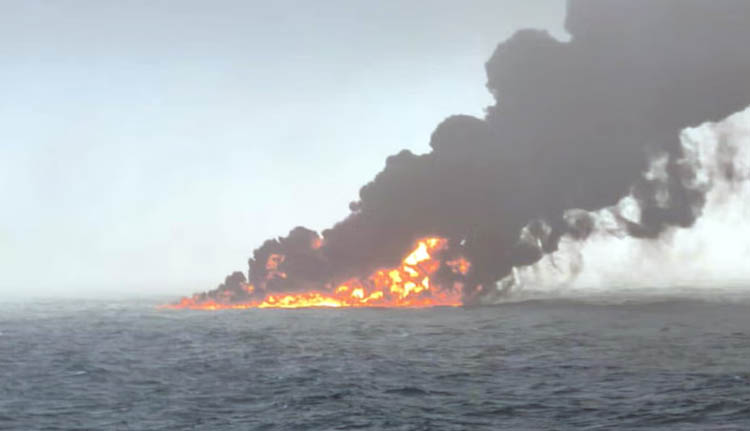 ബ്രിട്ടൻ തീരത്ത് എണ്ണ ടാങ്കറും ചരക്ക് കപ്പലും കൂട്ടിയിടിച്ചു; വൻ തീപിടിത്തം, 32 പേർക്ക് പരുക്ക്