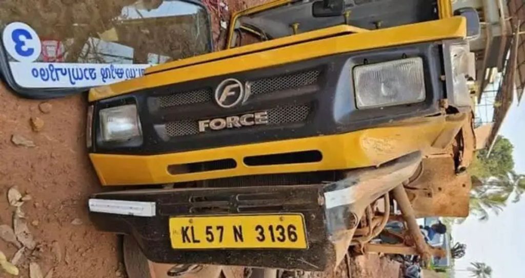 സ്കൂള് ബസ് മറിഞ്ഞ് അപകടം; വിദ്യാര്ഥികള് ഉള്പ്പടെ പത്തുപേര്ക്ക് പരുക്ക്