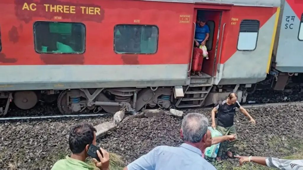 ബെംഗളൂരു-കാമാഖ്യ ട്രെയിൻ അപകടം; ഒരാള്‍ മരിച്ചു