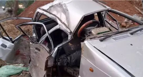 തൃശൂരിൽ കാര്‍ മരത്തിലിടിച്ച്‌ അപകടം; അച്ഛനും മകളും മരിച്ചു