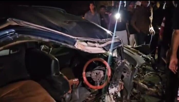 കാസറഗോഡ് കാർ ഡിവൈഡറിലിടിച്ച് അപകടം: മൂന്ന് പേർ മരിച്ചു, ഒരാൾക്ക് ഗുരുതര പരുക്ക്