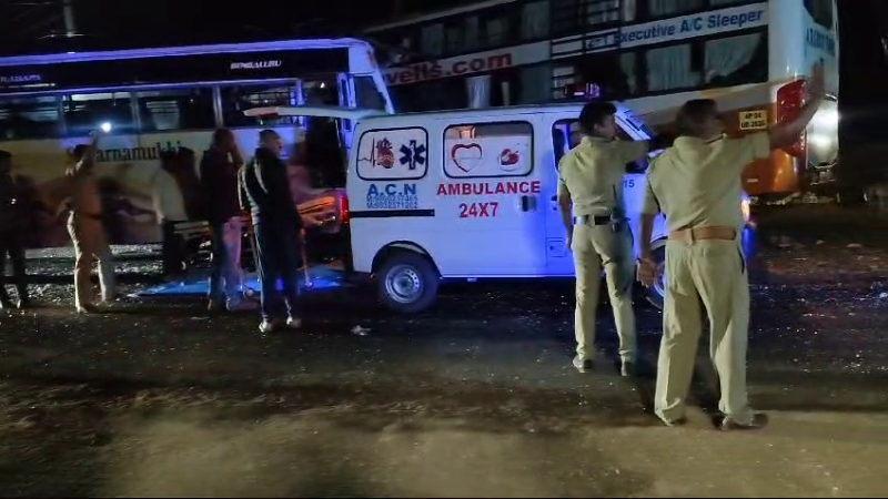 സ്വകാര്യ ബസുകൾ കൂട്ടിയിടിച്ച് അപകടം; ഒരു മരണം, നിരവധി യാത്രക്കാർക്ക് പരുക്ക്