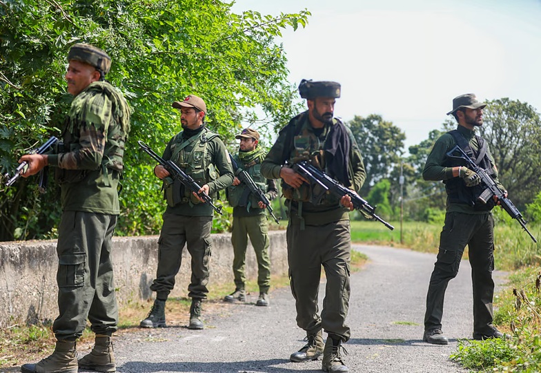 കത്വയിൽ കനത്ത ഏറ്റുമുട്ടൽ, മൂന്ന് പോലീസുകാർക്ക് വീരമൃത്യു, മൂന്ന് ഭീകരരെ വധിച്ചു