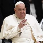 മാർപാപ്പയുടെ ആരോഗ്യസ്ഥിതി വീണ്ടും മോശമായി; കൃത്രിമ ശ്വാസം നൽകുന്നു