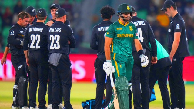 ചാമ്പ്യന്സ് ട്രോഫിയില് ദക്ഷിണാഫ്രിക്ക വീണു; ഇന്ത്യ – ന്യൂസിലാന്ഡ് ഫൈനല്