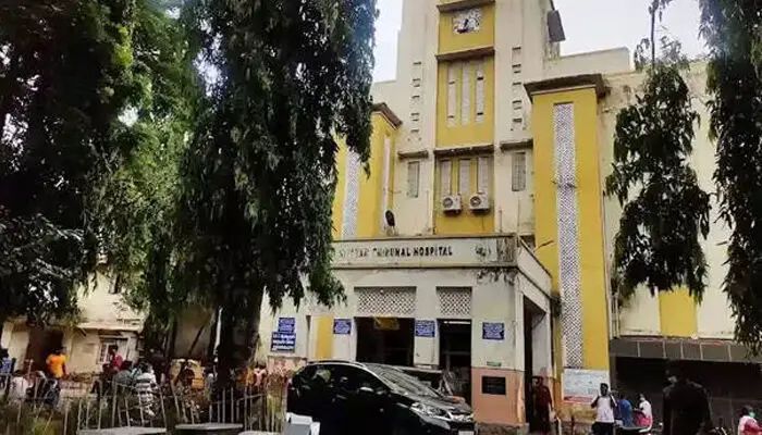 എസ്എടി ആശുപത്രിയില് ഓക്സിജന് സിലിണ്ടര് പൊട്ടിത്തെറിച്ചു; ജീവനക്കാരിക്ക് ഗുരുതര പരുക്ക്