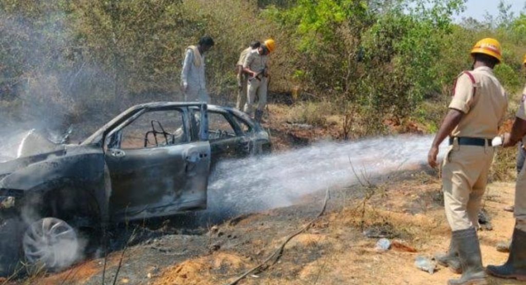 കാർ സ്വകാര്യ ബസുമായി കൂട്ടിയിടിച്ച് അമ്മയും മകനും മരിച്ചു