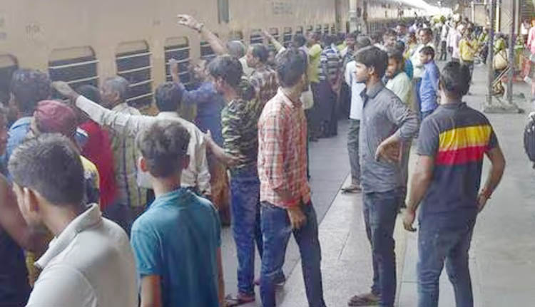 ട്രെയിൻ എത്തുമ്പോൾ മാത്രം പ്ലാറ്റ്‌ഫോമിൽ പ്രവേശനം; പുതിയ തീരുമാനങ്ങളുമായി റെയില്‍വെ