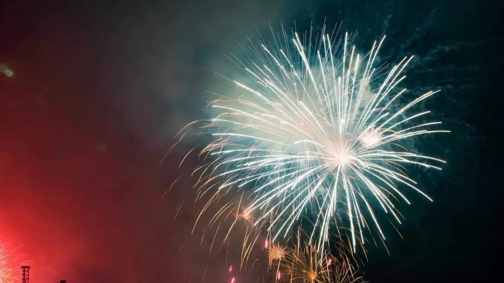 തൃശൂര് പൂരം; വെടിക്കെട്ട് അനുമതിക്കായി നിയമോപദേശം തേടും