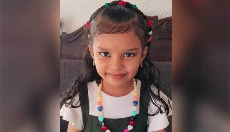 കോഴിക്കോട് സ്കൂൾ വാനിൽ നിന്നിറങ്ങിയ രണ്ടാം ക്ലാസുകാരി അതേ വാഹനമിടിച്ച് മരിച്ചു