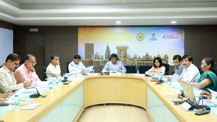 സംസ്ഥാനത്ത് 25000 തൊഴിലവസരങ്ങൾ സൃഷ്ടിക്കും; വമ്പൻ വ്യവസായ പദ്ധതികൾക്ക് മന്ത്രിസഭാ അംഗീകാരം