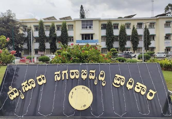 മുഡ; മുഖ്യമന്ത്രിക്കും ഭാര്യക്കും നോട്ടീസ് അയച്ച് ഹൈക്കോടതി