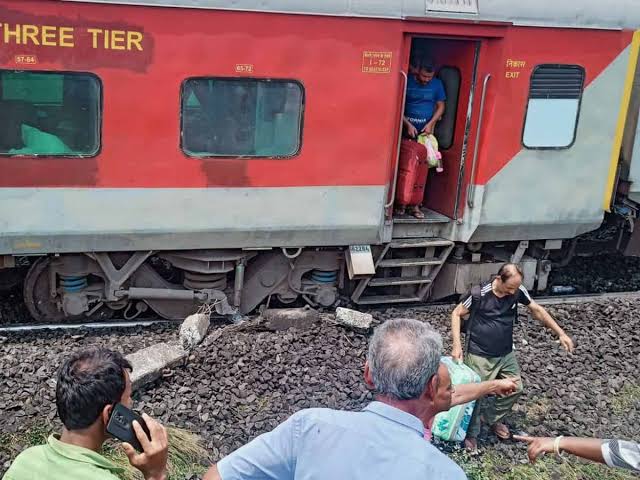 ബെംഗളൂരു-കാമാഖ്യ എക്‌സ്പ്രസ് പാളം തെറ്റി; 25 പേർക്ക് പരുക്ക്