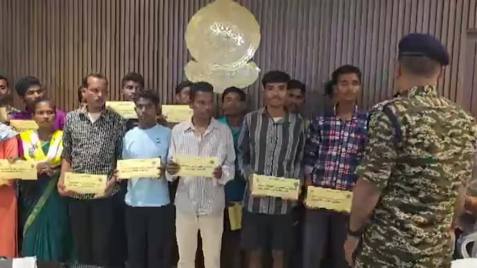 ഛത്തീസ്ഗഢിൽ തലക്ക് വൻതുക ഇനാം പ്രഖ്യാപിക്കപ്പെട്ട ആറു പേരടക്കം 22 മാവോയിസ്റ്റുകൾ കീഴടങ്ങി