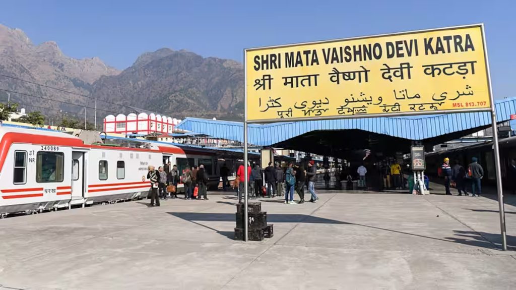 കശ്‌മീരിൽ കുടുങ്ങിക്കിടക്കുന്നവരെ നാട്ടിലെത്തിക്കാൻ സ്‌പെഷ്യൽ സർവിസ് ഏര്‍പ്പെടുത്തി റെയില്‍വേ