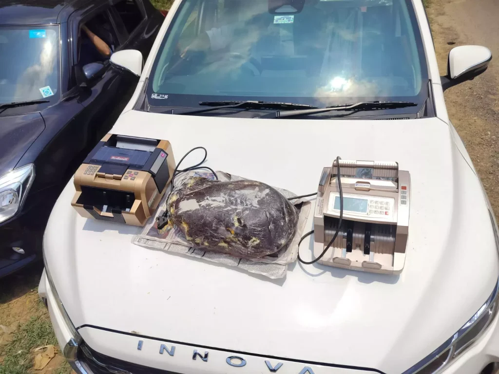 10 കോടിയോളം വിലവരുന്ന ആമ്പർ ഗ്രിസുമായി മലയാളികൾ ഉൾപ്പെടെ 10 പേർ അറസ്റ്റിൽ