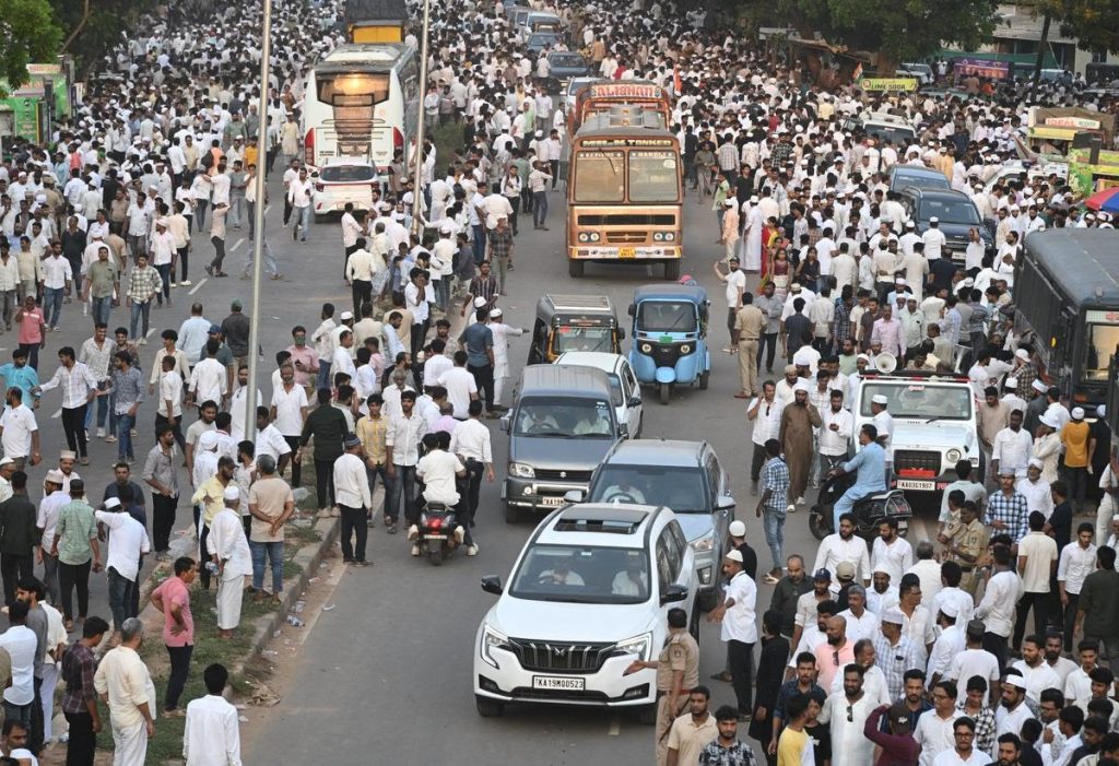 വഖഫ് ഭേദഗതി നിയമത്തിനെതിരെ പ്രതിഷേധം; ബെംഗളൂരു – മംഗളൂരു പാതയിൽ ഗതാഗതം തടസപ്പെട്ടു