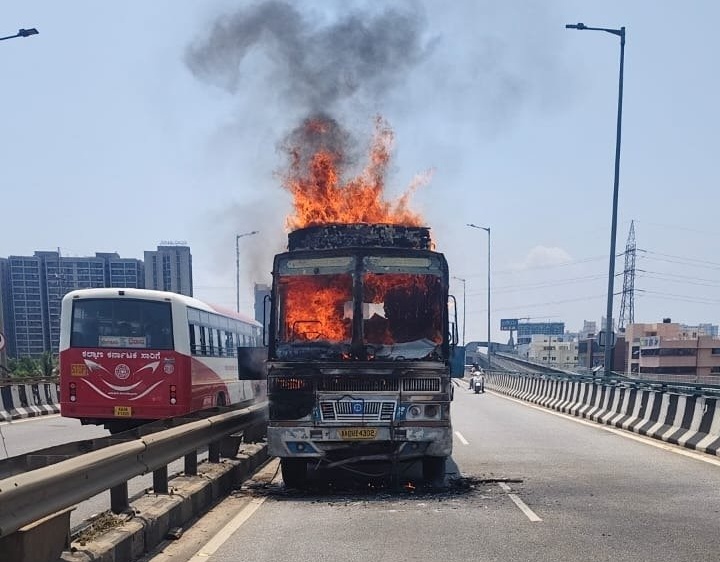ഓടിക്കൊണ്ടിരുന്ന ലോറിക്ക് തീപ്പിടിച്ചു